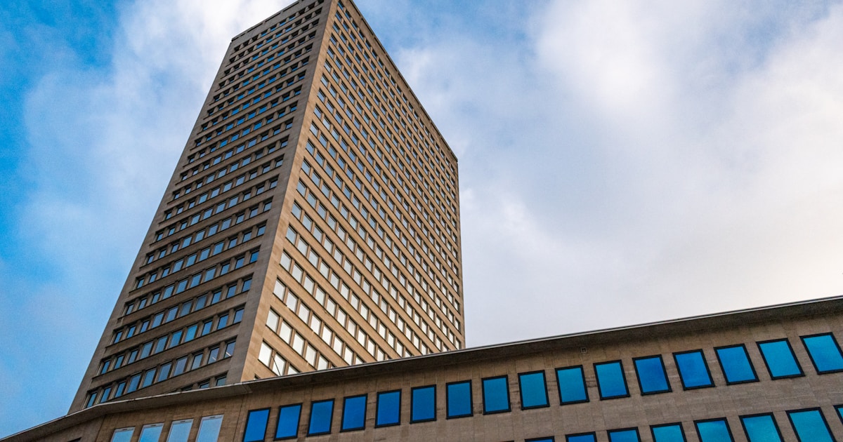 A very tall building with lots of windows